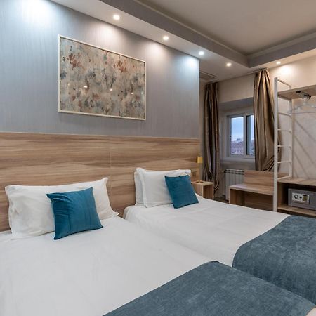 Leone D'Oro Guesthouse - Close To Piazza Vittorio Rome Exterior photo