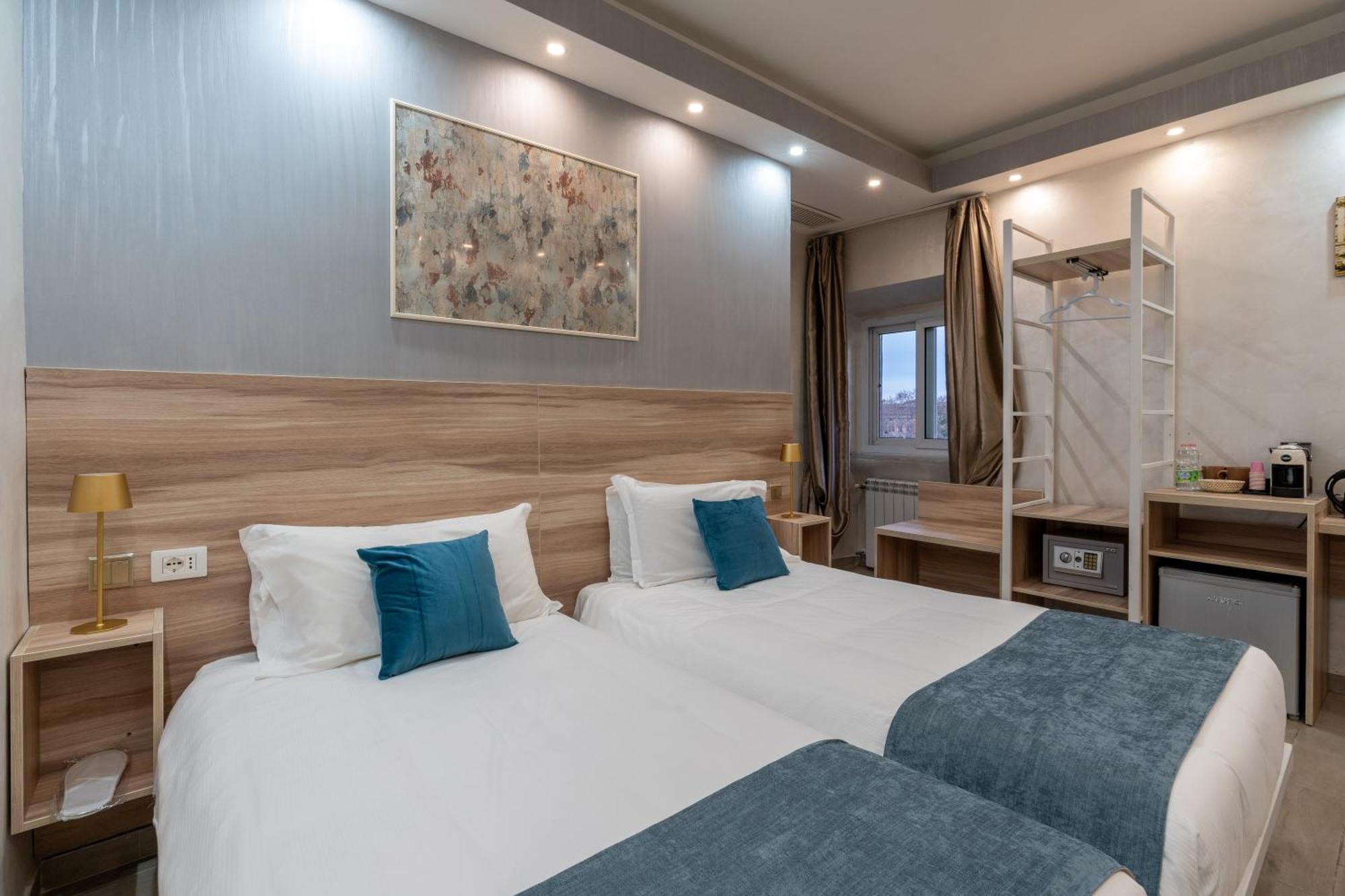 Leone D'Oro Guesthouse - Close To Piazza Vittorio Rome Exterior photo