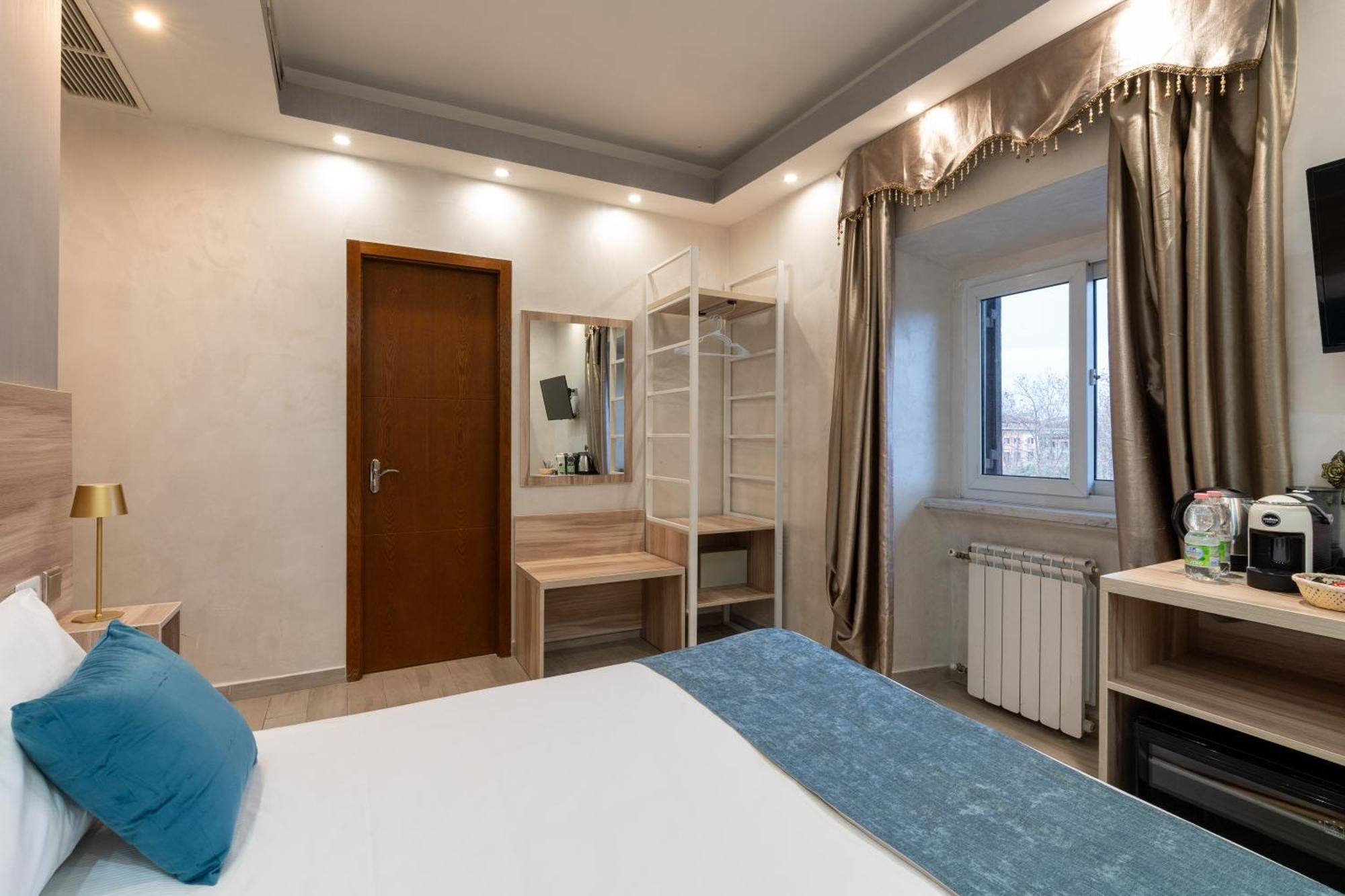 Leone D'Oro Guesthouse - Close To Piazza Vittorio Rome Exterior photo