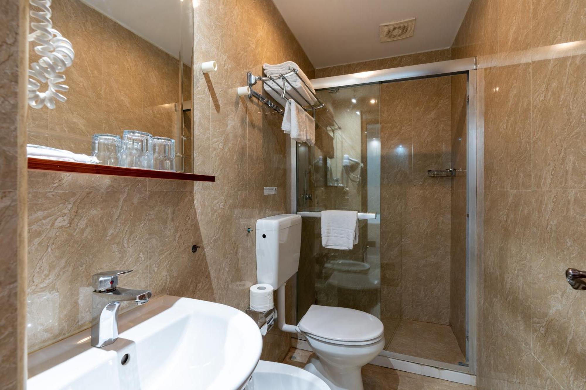 Leone D'Oro Guesthouse - Close To Piazza Vittorio Rome Exterior photo