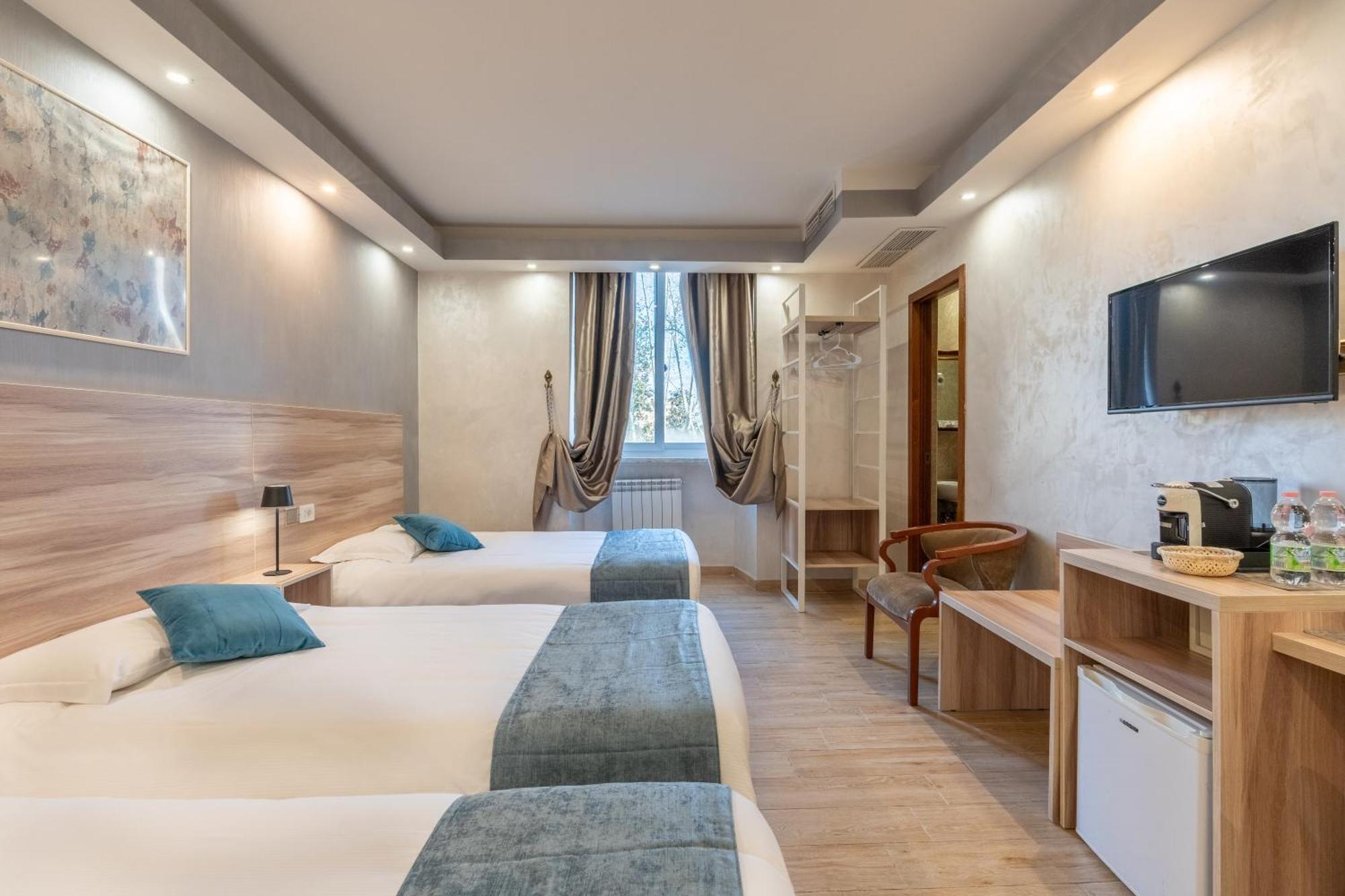 Leone D'Oro Guesthouse - Close To Piazza Vittorio Rome Exterior photo